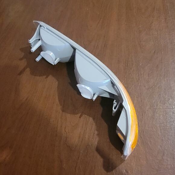 99-02 Chevy Silverado 00-06 Suburban 02-06 Tahoe Left Signal Light 332-1678L-US - Picture 9 of 13